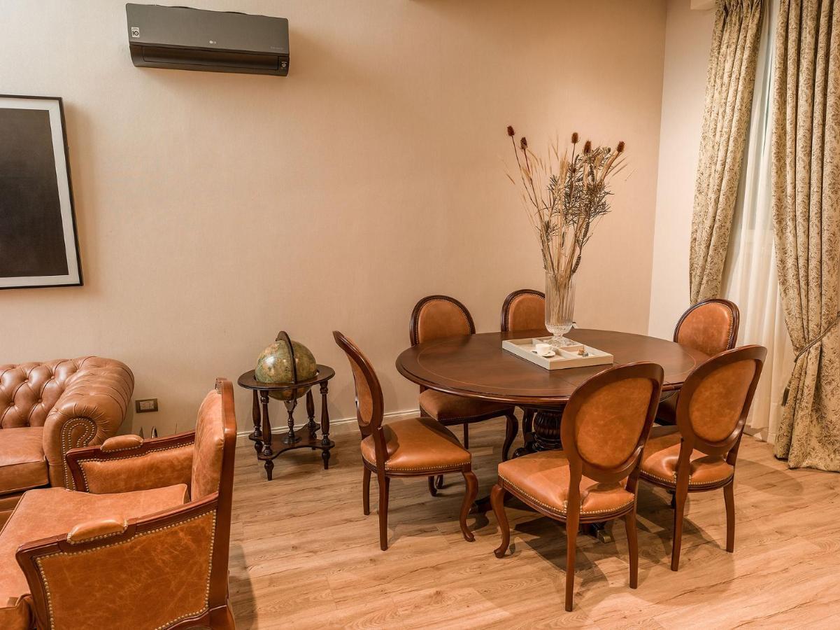 Melia Recoleta Plaza Hotel Μπουένος Άιρες Εξωτερικό φωτογραφία A living room in a typical apartment