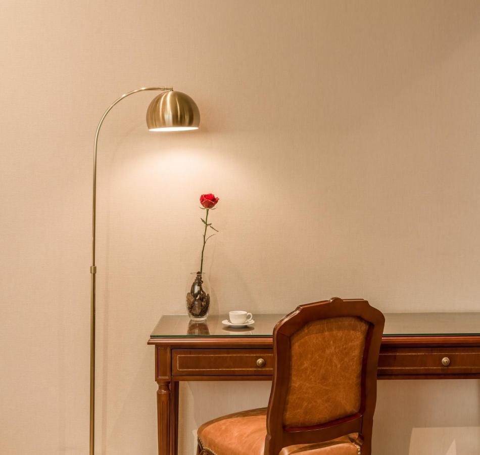 Melia Recoleta Plaza Hotel Μπουένος Άιρες Εξωτερικό φωτογραφία A floor lamp