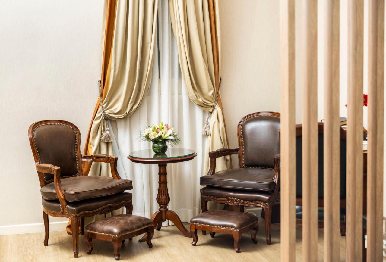 Melia Recoleta Plaza Hotel Μπουένος Άιρες Εξωτερικό φωτογραφία A pair of armchairs